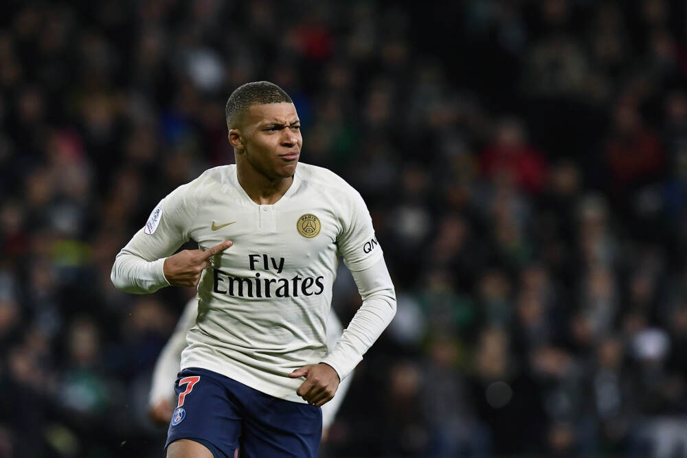 英超积分榜: 利物浦战平, 距离第3的维拉6分差距, 曼城稍后出战